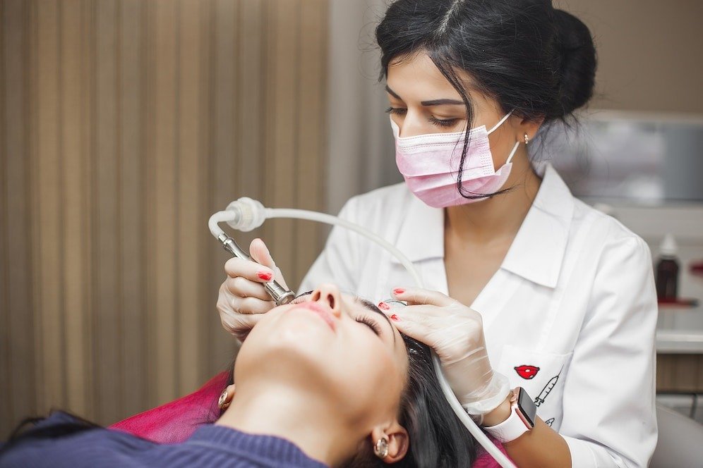 Best Cosmetologist in Karkarduma